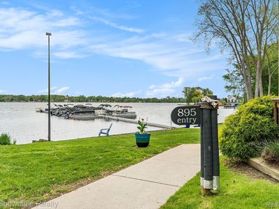 895 S Pontiac Trl #C206, Walled Lake, MI, 48390