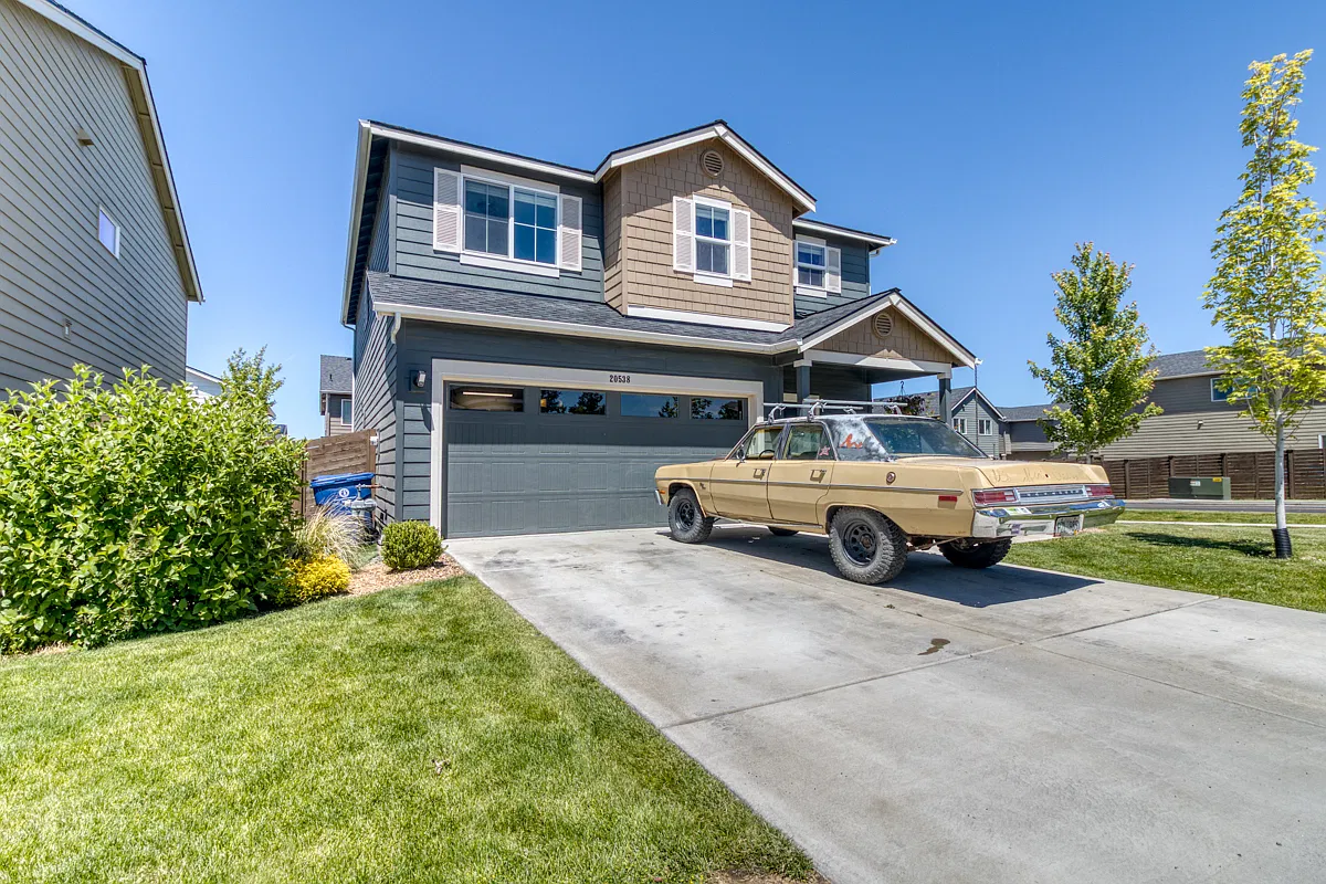 3 bed, 2.5 bath, 1983 sqft, $3,250 — Photo 2