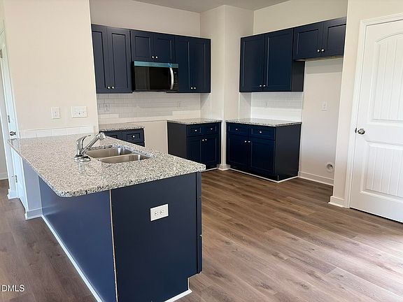 3rd image of 542 Barbours Place Dr