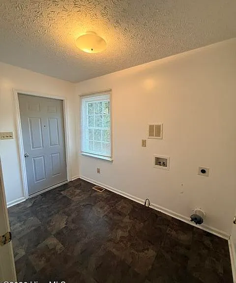 236 Manchester Rd — Photo 3