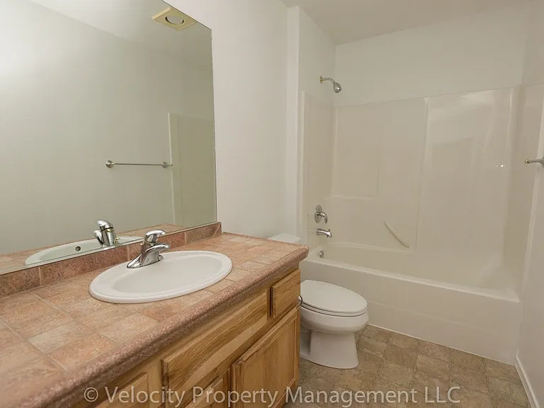 2505 NE 7th Ln — Photo 6