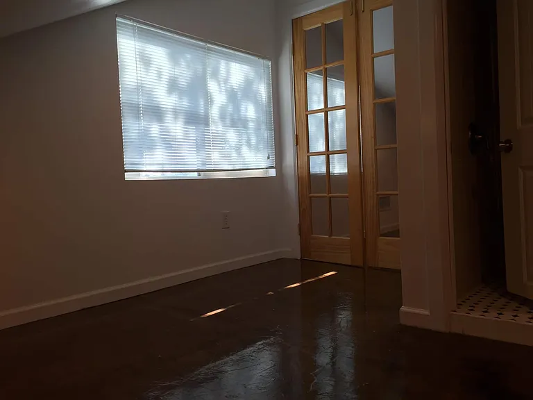 1028 W Hickory St — Photo 7