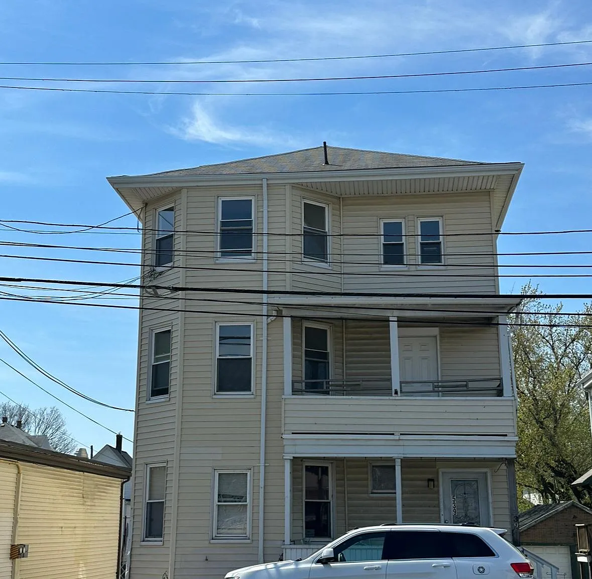3 bed, 1300 sqft, $3,000 — Photo 1