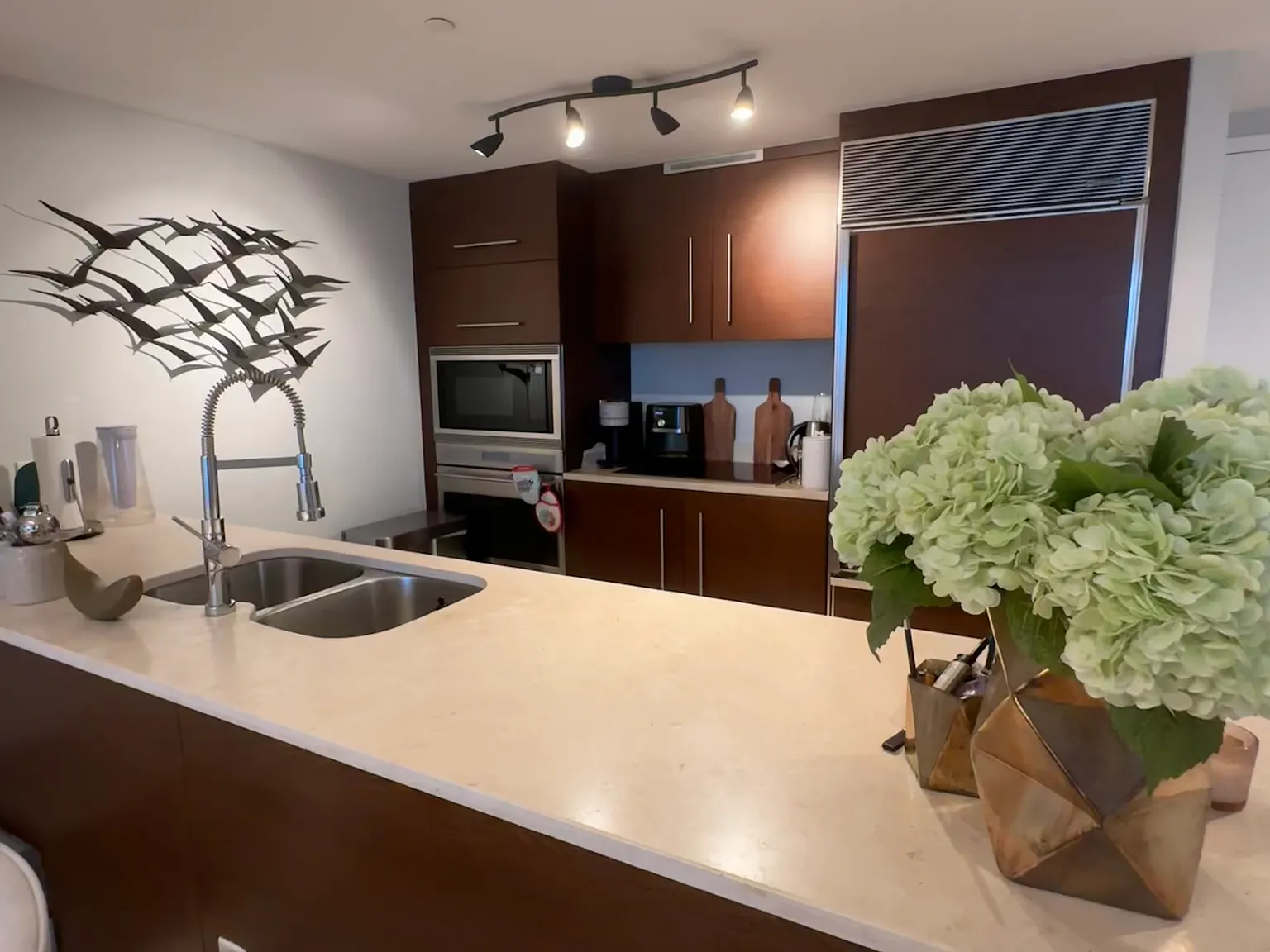 1 bed, 816 sqft, $3,900 — Photo 4