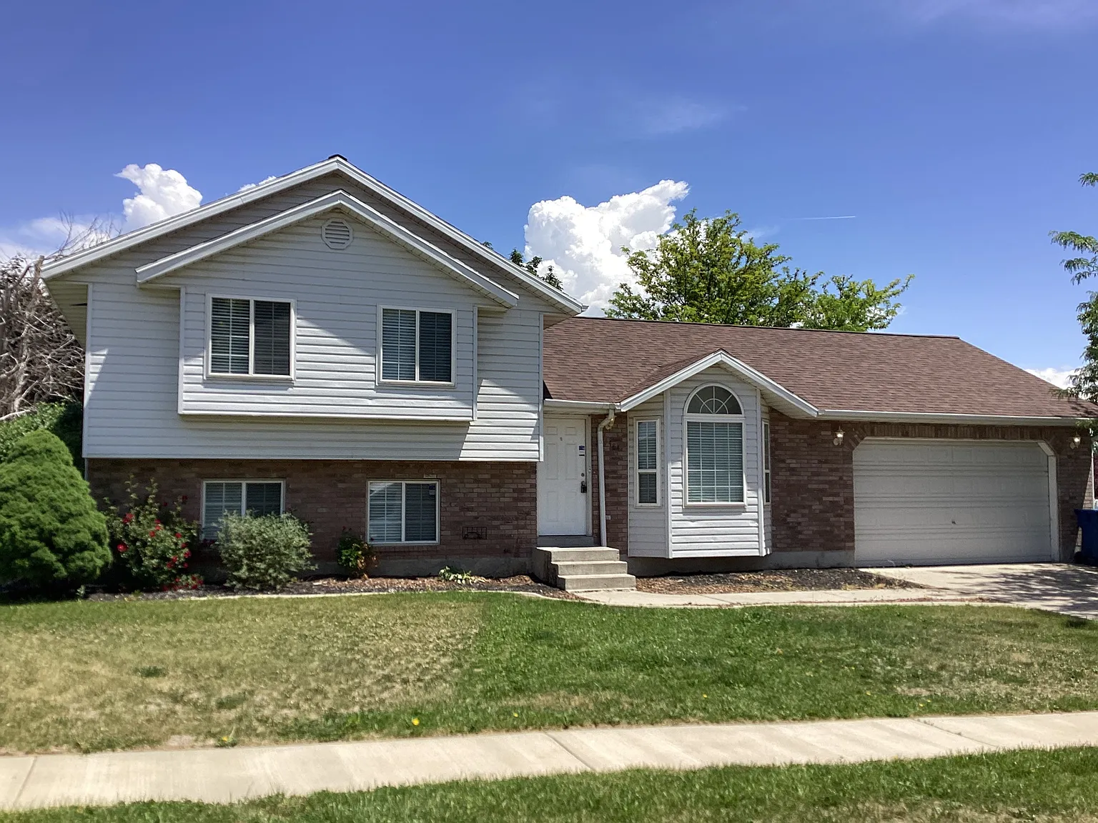 5 bed, 3.0 bath, 2342 sqft, $2,565 — Photo 1