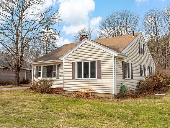 3rd image of 404 Sandwich Road