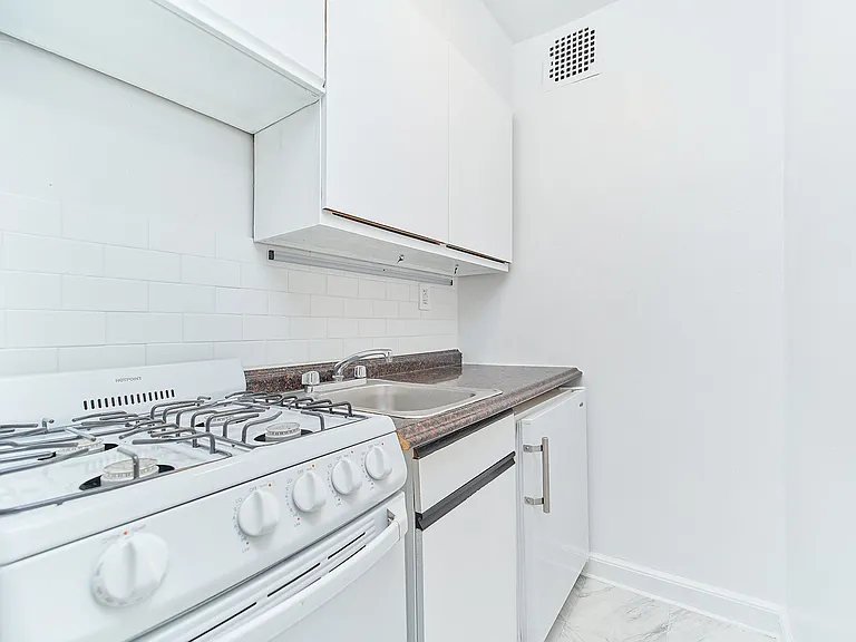 400 W 45th St #3D — Photo 5