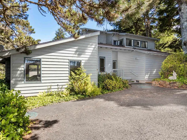 131 E Bay Point Rd, Lincoln City, OR 97388