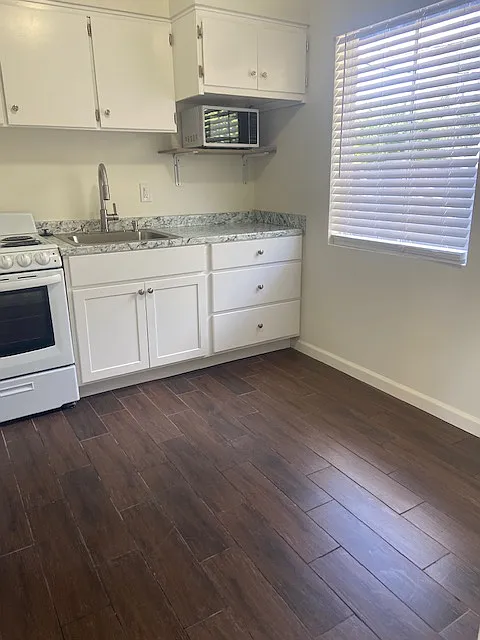 Building Photo - 524 W Fairway Dr #8