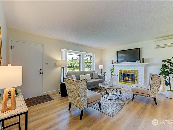 4th image of 9226 44th Drive NE
