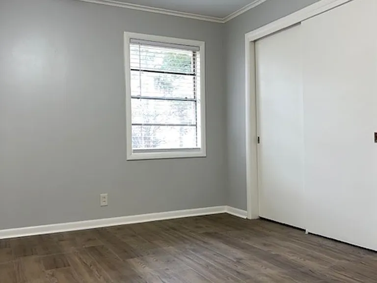 2524 W Hillsboro St — Photo 28