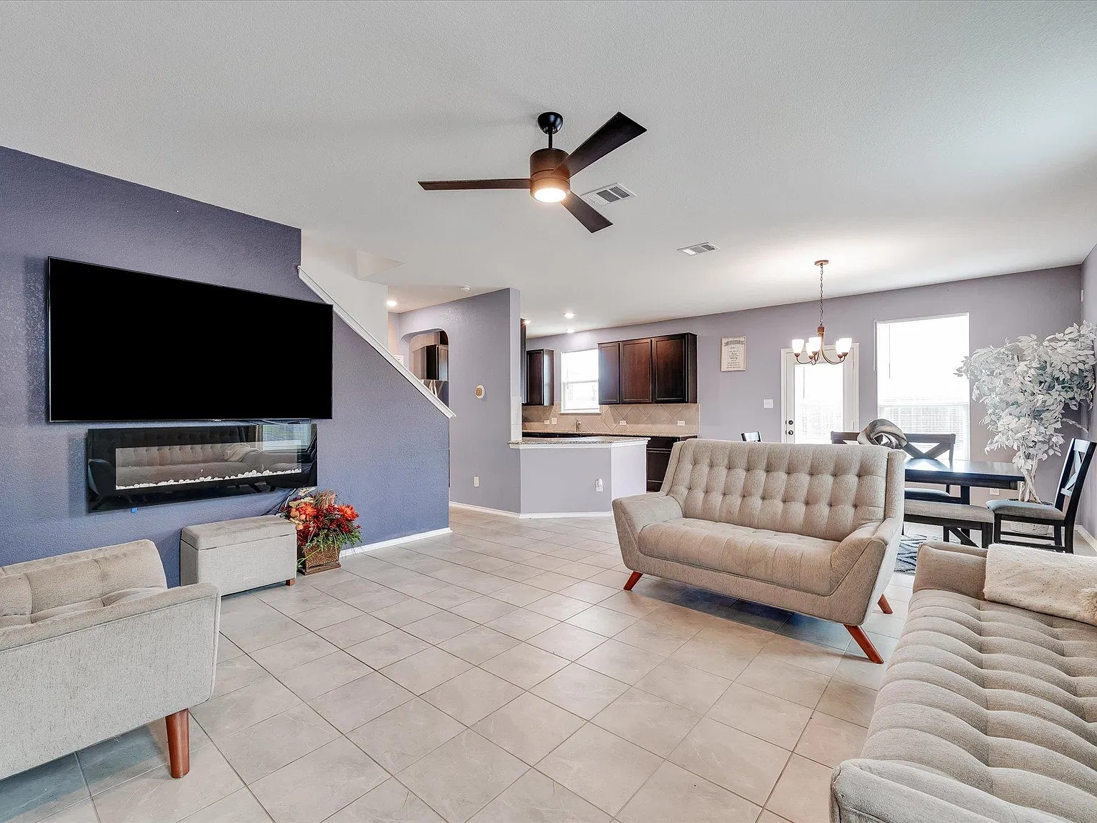 3 bed, 2.5 bath, 2204 sqft, $2,100 — Photo 4