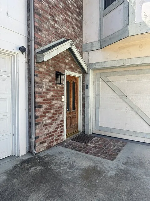 3 bed, 2.5 bath, 1800 sqft, $4,700 — Photo 2