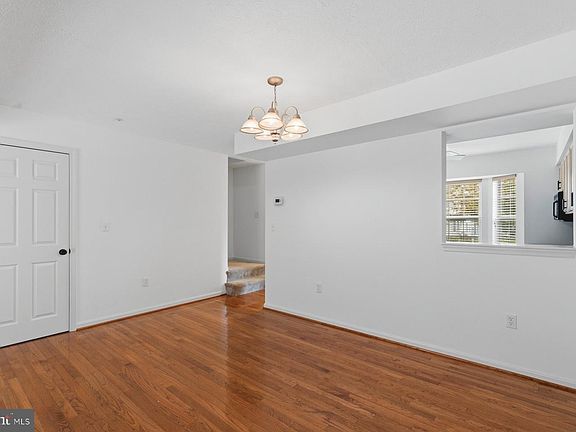 5th image of 802 Medinah Cir