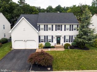 15 Oxford Dr, Morgantown, PA 19543