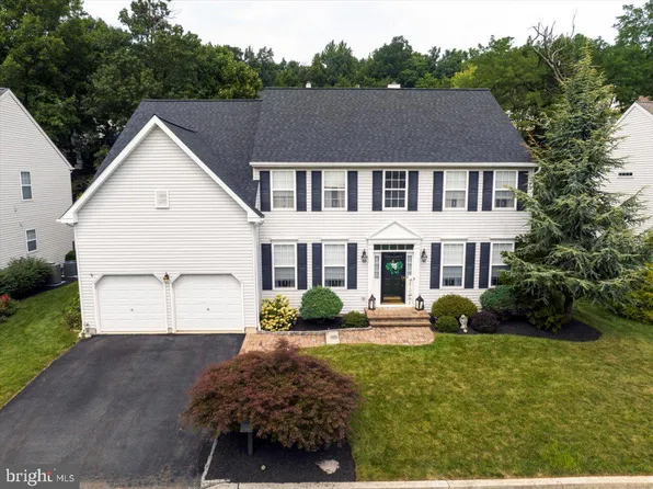 15 Oxford Dr, Morgantown, PA 19543