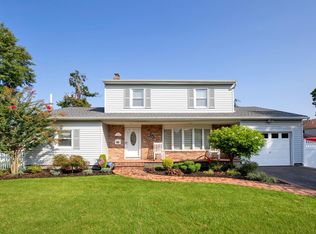 2675 Beatrice Ln, Bellmore, NY 11710