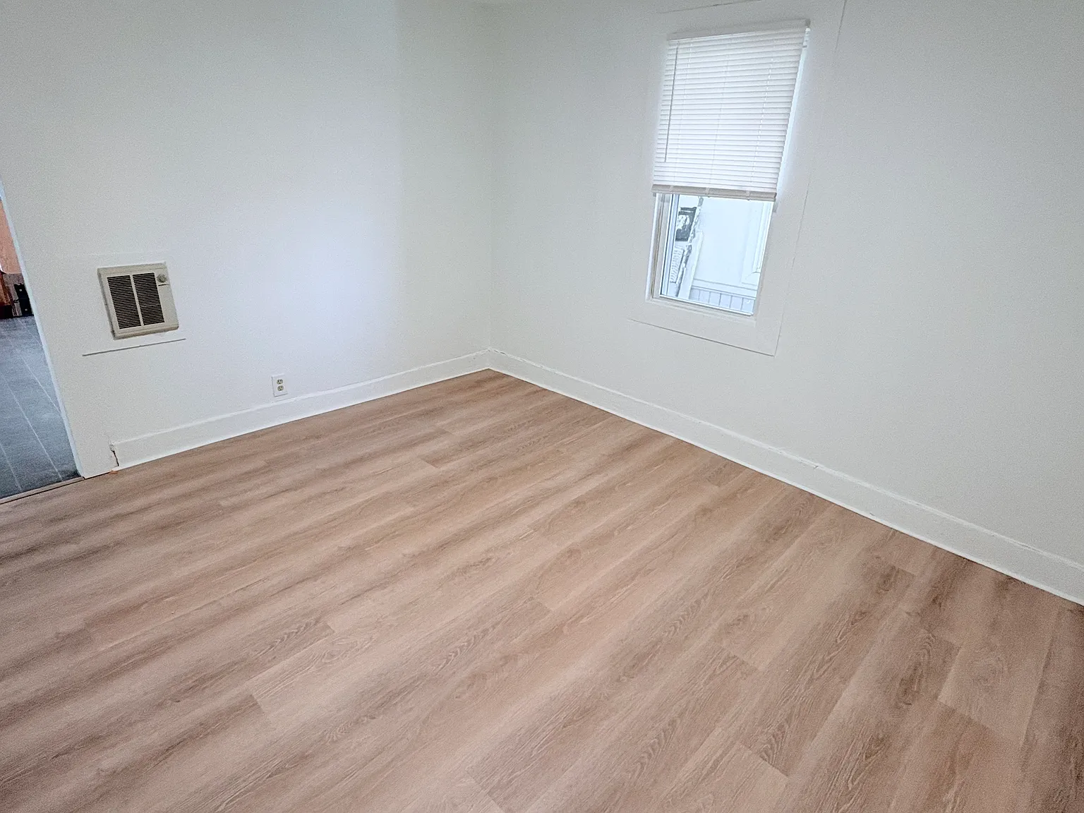 2 bed, 1000 sqft, $1,650 — Photo 4