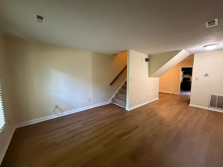 1652 India Hook Rd — Photo 9