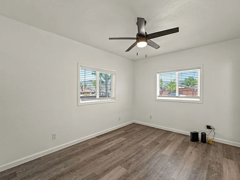 206 Townsend St — Photo 8
