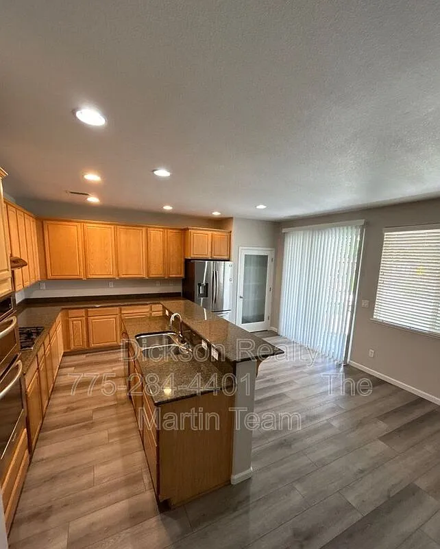4 bed, 2.0 bath, 2041 sqft, $2,995 — Photo 4