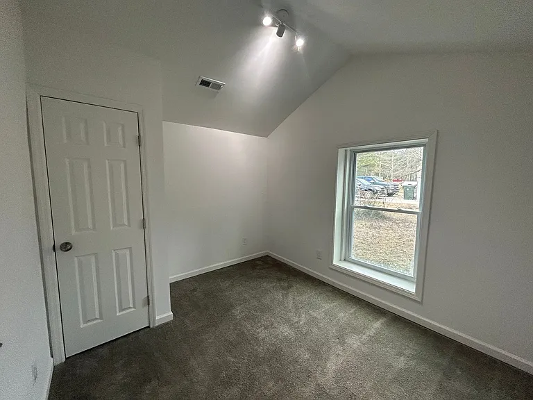 614 Maple Rd — Photo 13