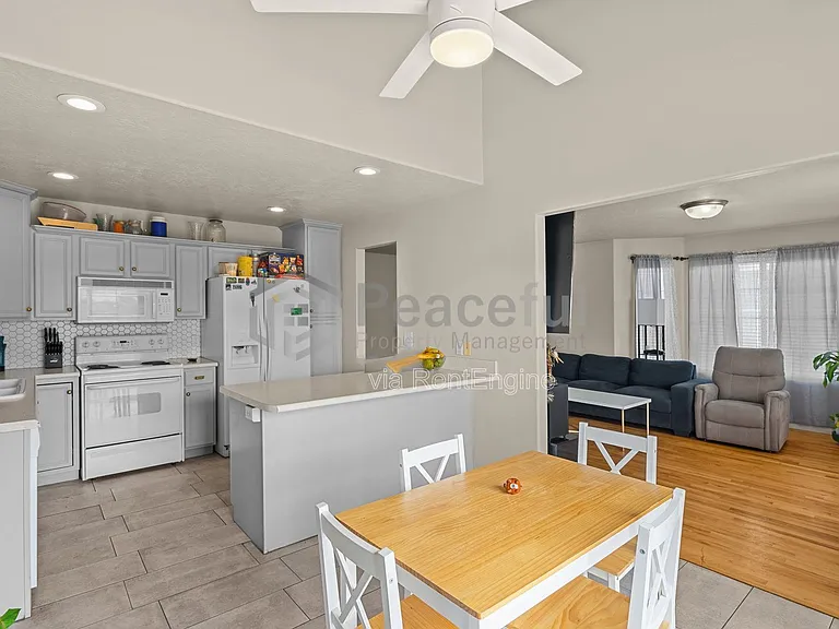 1541 W West Lane Ct — Photo 11