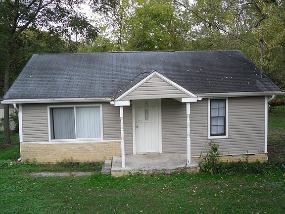 655 Sq Ft includes 16' x 12' Livingroom