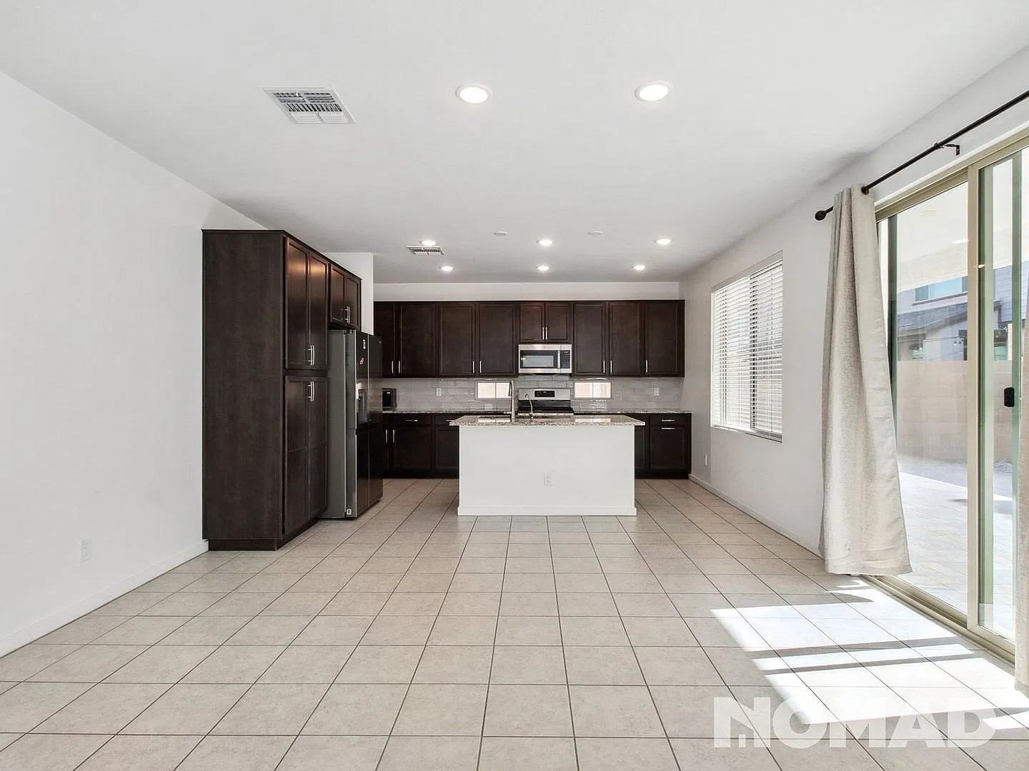 4 Bed / 3 Bath Single Family Home in Chandler — Photo 2