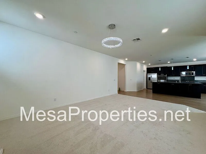 5 bed, 3.0 bath, 2765 sqft, $3,995 — Photo 3