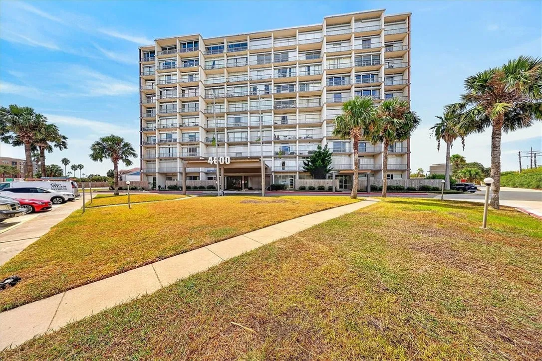 4600 Ocean Dr — Photo 1