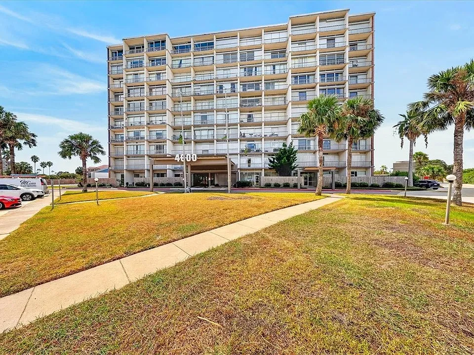 4600 Ocean Dr #104