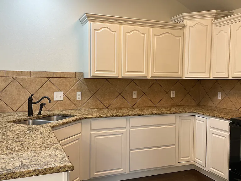 660 Spencer Ln — Photo 7
