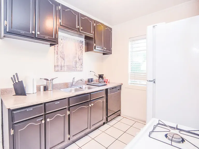 2042 S Corning St #E2 — Photo 15