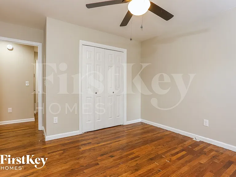 5395 Telford Ct — Photo 10