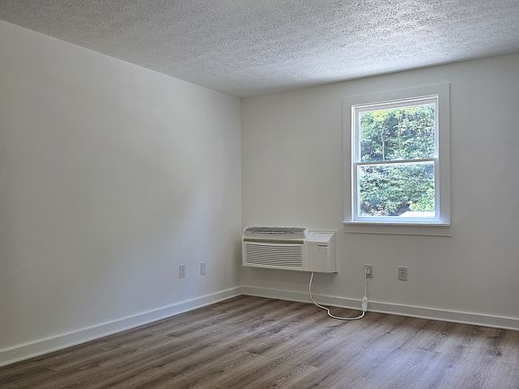 3rd image of 1878 Lucas Hollow Rd