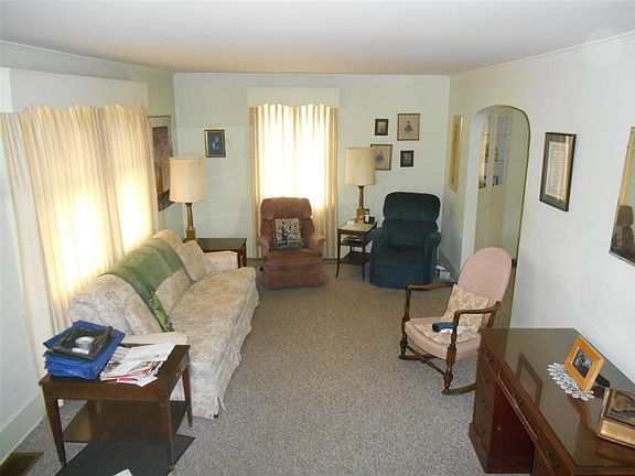 5th image of 233 E Eckman St
