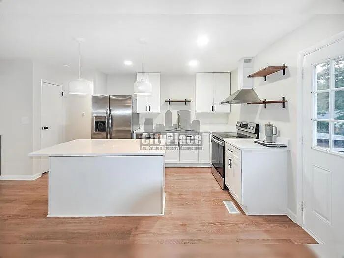 3202 Macarthur Ln — Photo 9