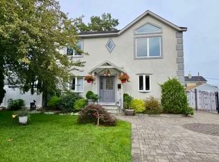 79 N Fordham Rd #2, Hicksville, NY 11801