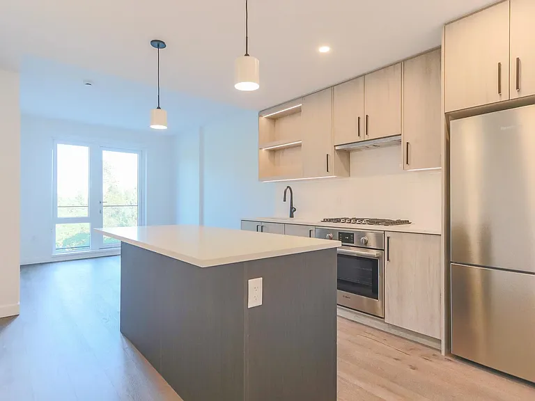 6859 Cambie St #307 — Photo 2