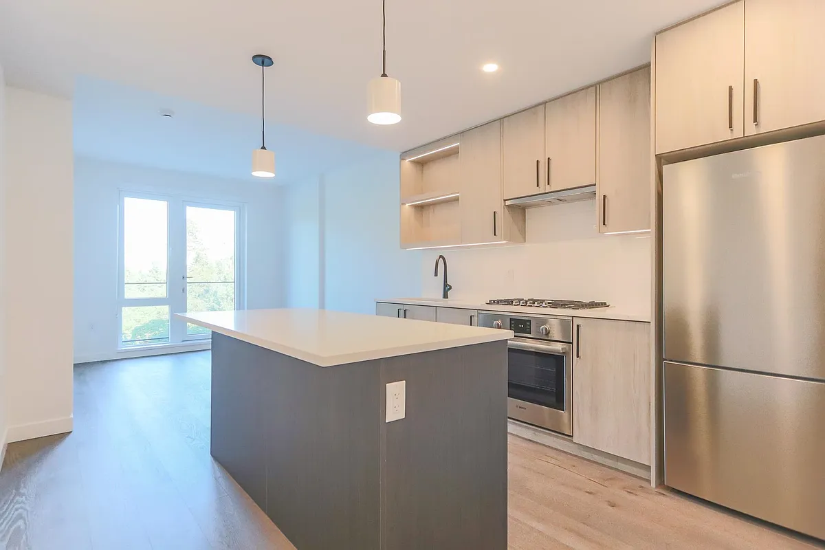 Building Photo - 6859 Cambie St #307