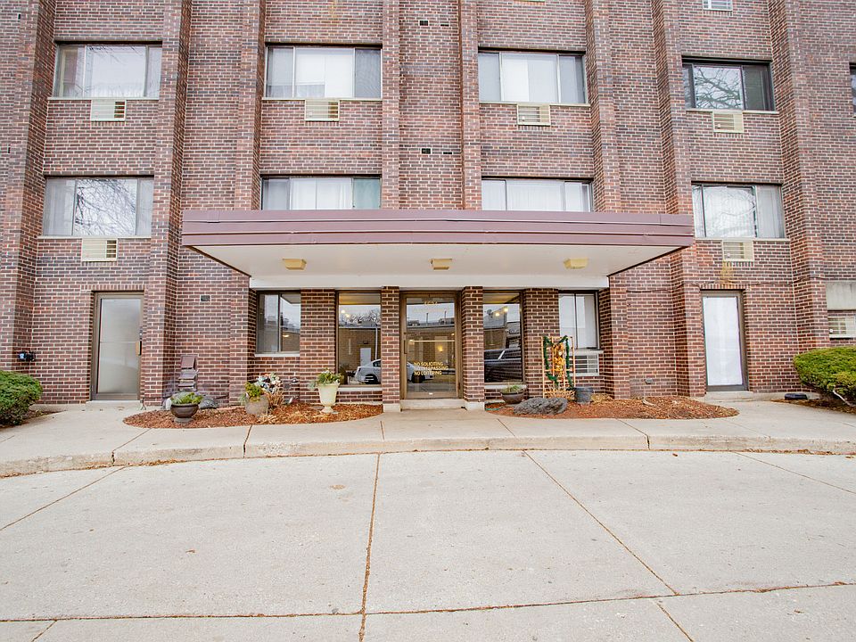 1st image of 4624 N Commons Dr Unit 104