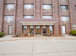 4624 N Commons Dr Unit 104, Chicago, IL 60656