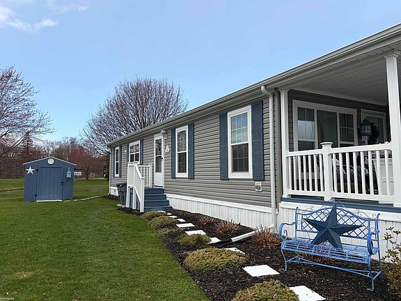 4th image of 369 Red Pine Dr