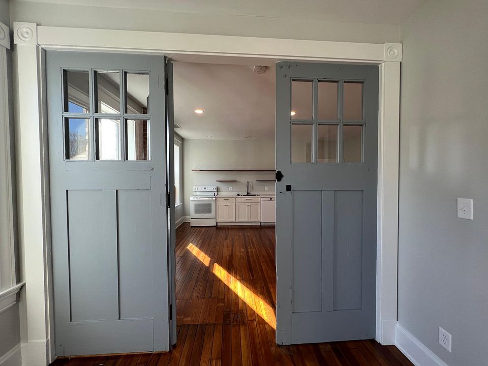 1st image of 1400 Chase Ave #1