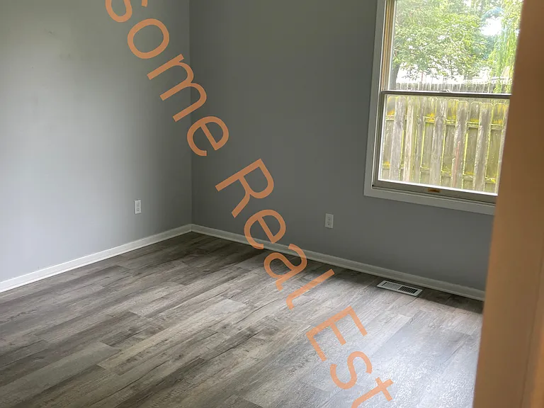 725 Brown St — Photo 4
