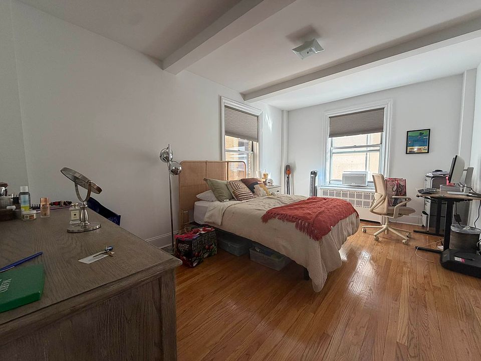 1st image of 200 W 70th St #15X