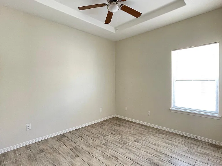 1802 Cortlandt St #1 — Photo 10