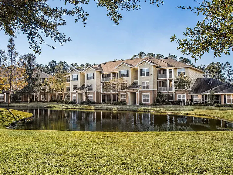 Cypress Pointe — Photo 28