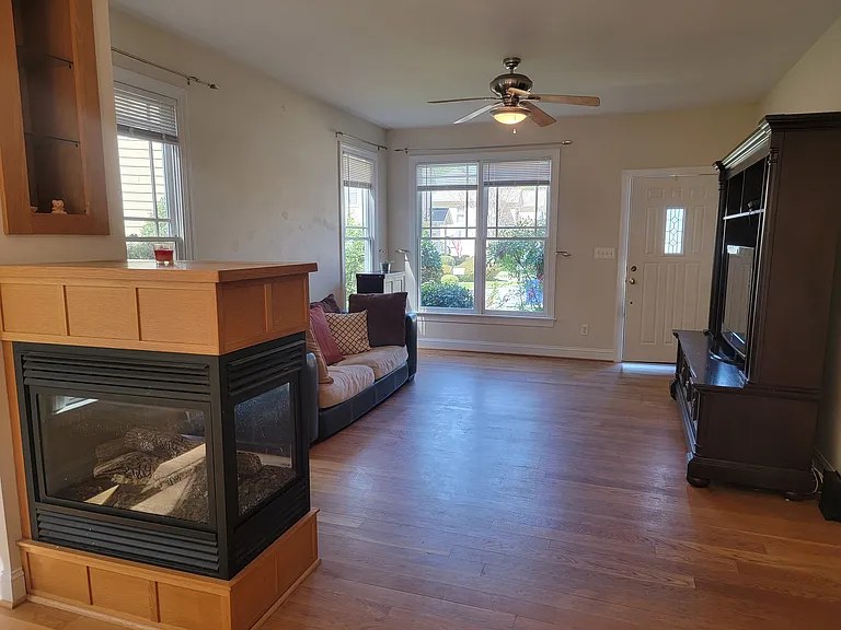 318 Charleston Ln — Photo 8